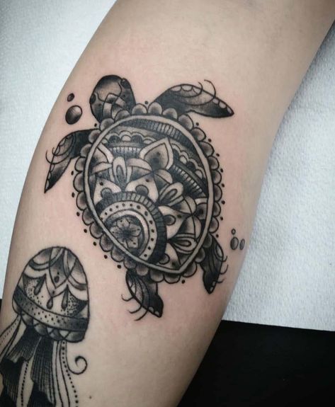 Fam Tattoo, Sea Turtle Tattoo, Mandala Turtle, Shell Tattoos, Turtle Tattoo Designs, Small Girly Tattoos, Marquesan Tattoos, Mens Shoulder Tattoo, Best Tattoo Ideas