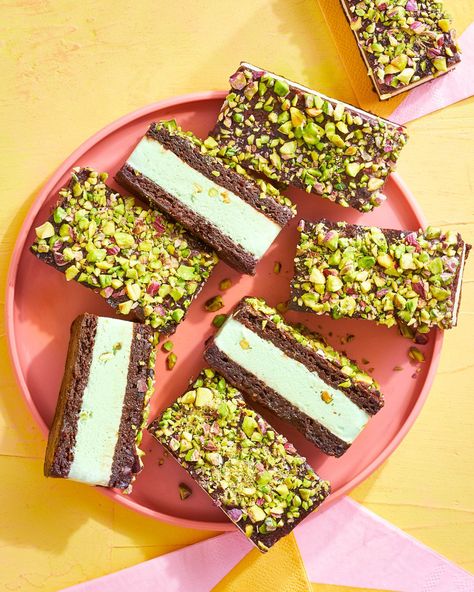 Pistachio Dessert Recipes, Pistachio Recipes Desserts, Coconut Caramel Cookies, Best Ice Cream Cake, Pistachio Dessert, Pistachio Gelato, Brownie Bars, Cream Cheese Bars, Pumpkin Pie Bars