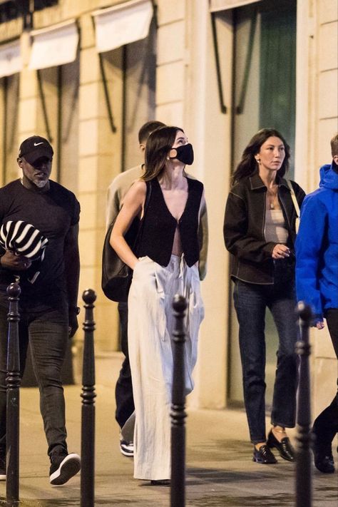 Kendall Jenner Outfits Night Out, Kendall Jenner Summer Outfits 2023, Kendall Jenner Jean Jacket, Kendall Jenner Paparazzi 2022, Model Off Duty Kendall Jenner, Kendall Jenner Nba Outfits, Kendall Summer Outfits, Kendall Jenner 2022 Outfits, Kendall Jenner Style 2022