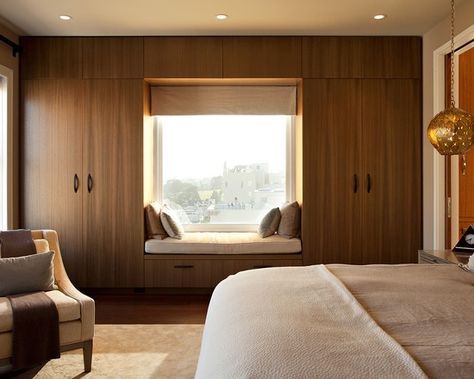 Window seat in between wardrobe cupboards Penthouse Modern, Bedroom Window Seat, Design Interior Modern, Design Ložnic, Window Seat Design, Window Nook, Bedroom Nook, Interior Design Per La Casa, Bedroom Cupboard Designs