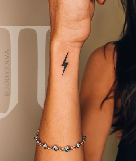 Blitz Tattoo, Lightning Bolt Tattoo, Lightning Tattoo, Bolt Tattoo, Tatuagem Masculina Pequena, Cowgirl Tattoos, Tato Minimal, Cowboy Tattoos, Western Tattoos