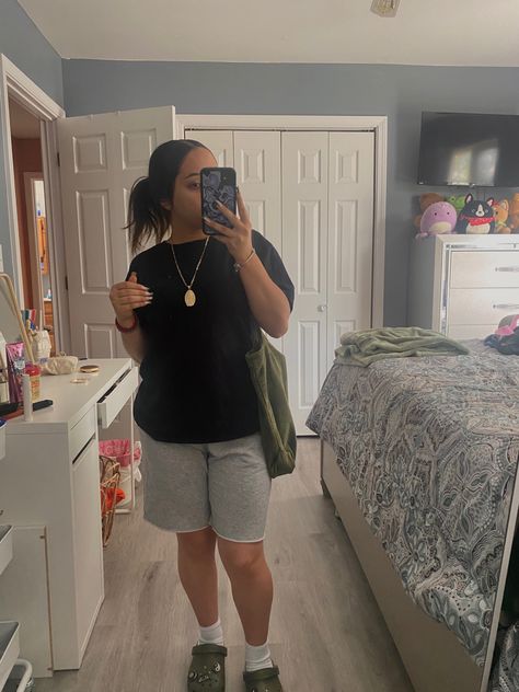 Crocs Outfit, Mode Zara, Casual Outfits For Teens, Simple Fits, Outfit Inspo Casual, Cute Lazy Day Outfits, Casual School Outfits, Causual Outfits, Swaggy Outfits