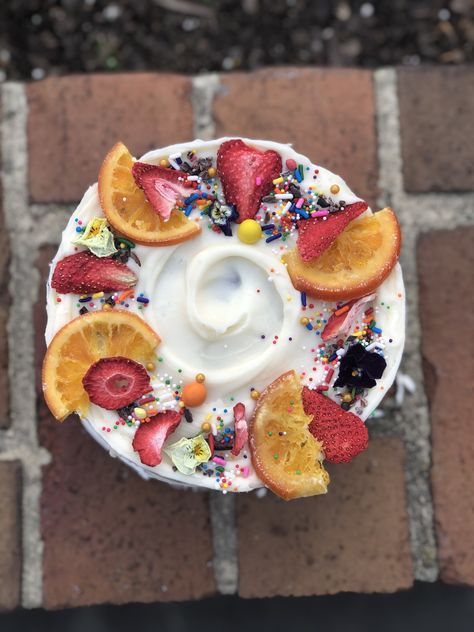 A chocolate orange cake with cream cheese buttercream frosting. Decorated with dehydrated strawberries, candied oranges, flowers from the garden and, of course, sprinkles. Strawberry Decorated Cake, Orange Cake Decoration, Candied Oranges, Chocolate Orange Cake, Dehydrated Strawberries, Cream Cheese Buttercream Frosting, Orange Chocolate Cake, Cream Cheese Buttercream, Cake With Cream Cheese Frosting