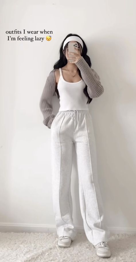 Fits And Bits, Outfit For Cloudy Day, Comfy Outfits Korean, Cloudy Outfit Ideas, Cloudy Day Outfit, Cloudy Day Outfits, Festival Fashion Outfit, Outfits Ladies, Statement Bags