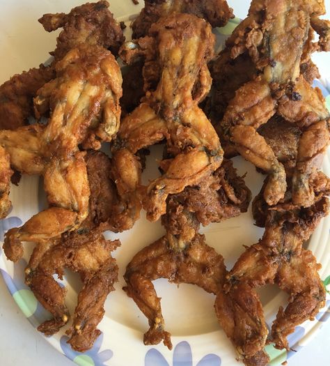 An exotic fried frog. Tastes great though ☺👍🏻 Fried Frog Legs, Frog Food, Couple In Rain, Game Meat, Pirate Art, Pretty Images, Anime Shadow, Thai Recipes, Chicken Wings