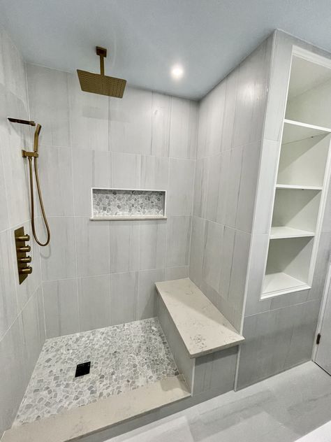 9 X 10 Bathroom Ideas, Gray And White Shower Tile Ideas, Grey Bathroom Tile Ideas, Bathroom Renovation Shower, Bathroom Remodel Plans, Arsitektur Kolonial, Restroom Remodel, Toilet And Bathroom Design, Shower Renovation