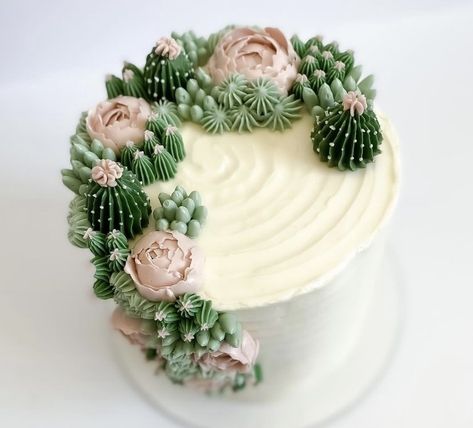 Succulent Cake Decoration, Succulent Cake Ideas Birthday, Plant Lover Cake Ideas, Simple Succulent Cake, Cake Decorating Plants, Unique Buttercream Cakes, Buttercream Succulent Cake, Cactus Themed Cake, Succulent Cookie Cake