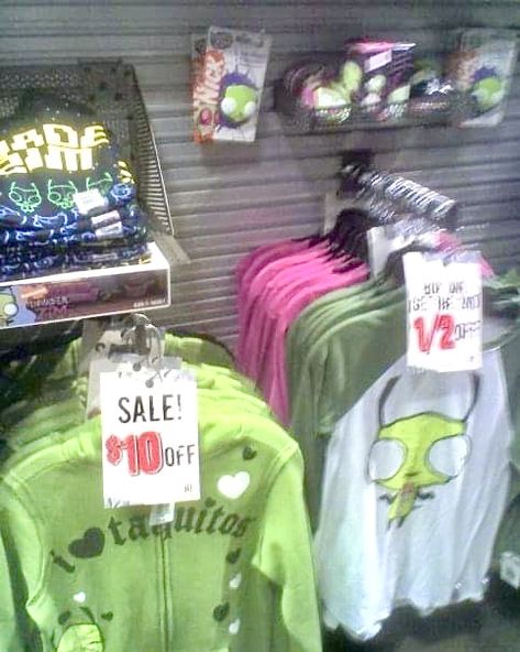 Invader Zim Hot Topic, 2000s Hot Topic Aesthetic, Hot Topic 2000s, 2000s Teen Aesthetic, 2010 Scene, Hot Topic Aesthetic, Old Hot Topic, Natural Ginger, Scene Core