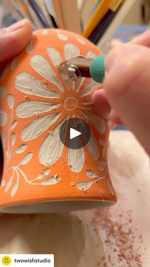 Pottery Underglaze Carving, Painting Glazed Ceramic Pots, Clay Carving Designs Pattern, Funny Pottery Ideas, Underglaze Carving, Scrafitto Pottery, Pottery Underglaze Ideas, Pottery Carving Ideas, Underglaze Designs