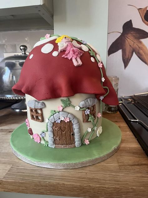 Jane’s Patisserie Fans 🧁🍰🍥 | Fairy house cake for my daughters birthday | Facebook Fairy House Cake, Garden Cake, Daughters Birthday, House Cake, Vanilla Cake Recipe, My Daughters, Fairy House, Daughter Birthday, Cake Recipe