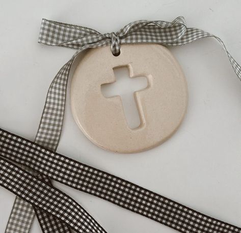 Ceramic Ideas Pottery, Clay Cross, Cross Gift, Christmas Clay, Salt Dough, Small Business Ideas, Clay Ceramics, Christmas Deco, Diy Clay