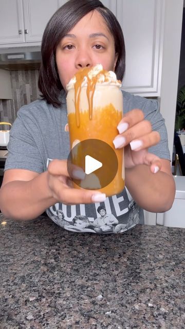 Kimberly Nichols on Instagram: "RECIPE BELOW! Look..i seen the videos of everyone trying it and I felt left out but its not in the states! But its at Kimmy house! PUR! We all know im the @lotusbiscoffus queen!! 2 cups ice 3 oz espresso coffee Lotus biscoff cookies Lotus biscoff cookie butter 1.5 cups sweet creamer For the whipped cream 1 cup heavy cream 1/4 cup powdered sugar 3 tbsp cookie butter  Make the whipped cream first and put in fridge. Blend all the frappe ingredients together until smooth and creamy (oop) Enjoy cuz its soooo good!" Cookie Butter Iced Coffee, Biscoff Smoothie, Biscoff Coffee, Frappe Recipe, Coffee Creamer Recipe, Biscoff Cookie Butter, Creamer Recipe, Biscoff Cookies, Tasty Drinks