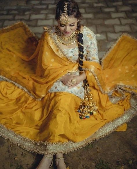 Punjabi Haldi Ceremony Outfit, Haldi Clothes, Traditional Punjabi Outfits, Punjabi Aesthetic, Mehandi Outfits, Punjabi Dress Design, Ladies Sangeet, Haldi Dress, Patiala Suit Designs