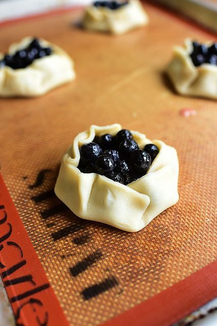 Mini Fruit Gallete, Blueberry Gallette Recipe Pioneer Woman, Mini Blueberry Pies, Blueberry Galette, Galette Recipe, Blueberry Desserts, Ree Drummond, Blueberry Recipes, Mini Pies