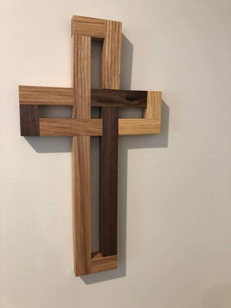 Crafts With Barbed Wire, Woodworking Art Projects, Wooden Cross Ideas, Diy Wood Cross Projects, Wooden Cross Crafts Ideas, Diy Wood Cross Wall Art, Cross Wood Art, Scrapwood Project Ideas, Sellable Wood Projects