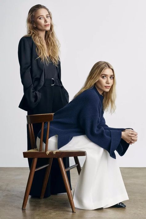 Ashley Olsen Style, Olsen Twins Style, Minimalist Moda, Pose Model, Fashion Gone Rouge, Sisters Photoshoot, Mary Kate Ashley, Olsen Twins, 사진 촬영 포즈