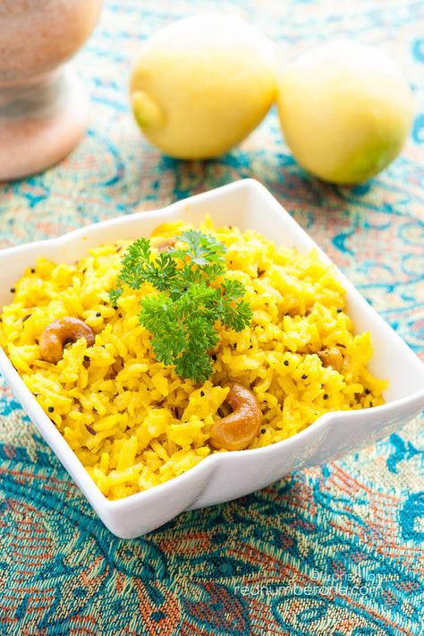 Lemon rice is a traditional dish from the India. Turmeric gives it beautiful bright yellow color, lemon - fresh taste, combination of spices - magic flavor. Side Dishes For Fish, Cycling Diet, Lemon Rice, Southern States, Traditional Dishes, Veggie Delight, Carb Cycling, States Of India, Grain Foods