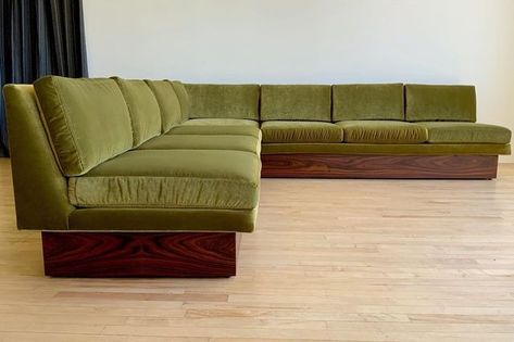 Mcm Couch, Milo Baughman Sofa, Mcm Sofa, Bench Couch, Built In Couch, L Sofas, Mid Century Lounge Chairs, Mid Century Living, Mid Century Sofa