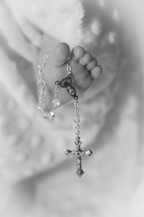 Baby Baptism Photoshoot Ideas, Foto Battesimo Photo Ideas, Baptismal Photoshoot, Christening Photoshoot Ideas, Bautizo Photoshoot, Baptism Photoshoot Ideas, Baptism Aesthetic, Baptism Picture Ideas, Baby Baptism Pictures