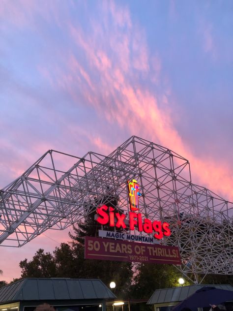 Six Flags California, Six Flags At Night, Six Flags Aesthetic, Six Flags Mexico, Sixflags Mexico, Six Flags Magic Mountain Aesthetic, Six Flags México, Six Flags America, Six Flag