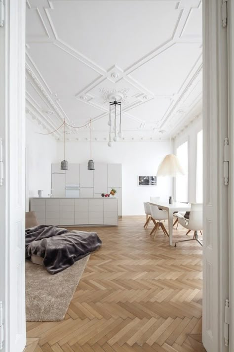 Apartment H+M / destilat Classic Apartment, Modern Renovation, Herringbone Floor, Open Living Room, Wooden Floors, Design Del Prodotto, Wood Flooring, Home Staging, 인테리어 디자인