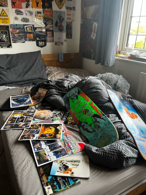 Skater Room, Mens Bedroom Decor, Retro Room, Home Decor Crate, Room Desk, Dream Apartment Decor, Room Redesign, Teenage Bedroom, Room Setup