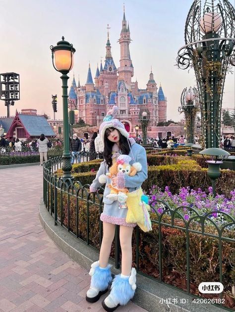 Hongkong Disneyland Outfit, Disneyland Outfit Winter, Disneyland Outfit Spring, Japan Outfit Winter, Disney Poses, Disney Fits, Debut Ideas, Duffy The Disney Bear, Cute Disney Outfits