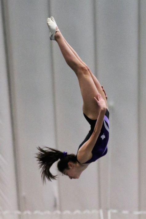 See over 35 photos featuring the amazing feats of trampoline and power tumbling athletes from across Ontario. Tumbling Photos, Tumbling Aesthetic, Power Tumbling, Olympic Trampoline, Trampoline Gymnastics, Black Gymnast, Gymnastics Stunts, Gymnastics Trampoline, Diving Springboard