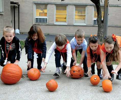 Thanksgiving Party Games Preschool Pumpkins, Halloween Games Activities, Library Halloween, Forest Halloween, Pumpkin Games, Fun Halloween Games, Halloween Class Party, Bobbing For Apples, Fall Games