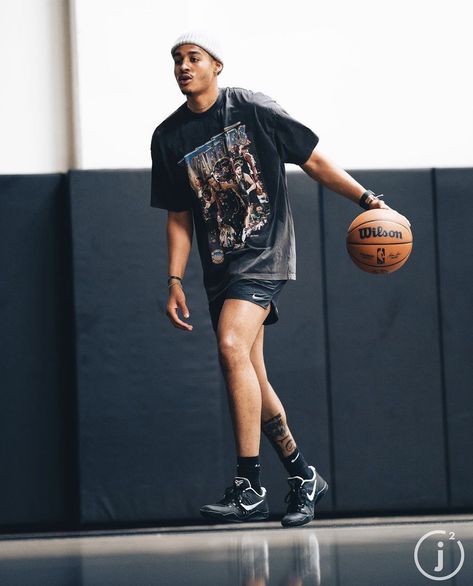 pooleglow Hoop Outfit, Court Outfit, Vacation Outfits Men, Black Men Fashion Urban, Street Basketball, Men Mode, Streetwear Ideas, Bola Basket, Outfits Athletic