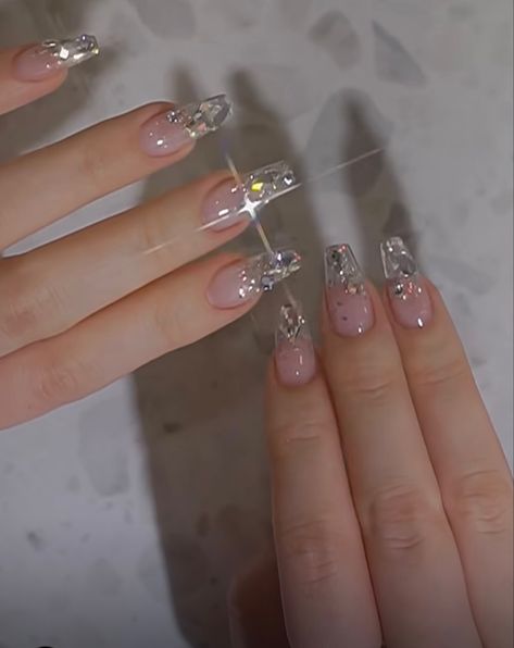 Clear Acrylic Nails With Glitter, Asian Nails Designs, Clear Acrylic Nails With Rhinestones, Silver Flake Nails, Glass Acrylic Nails, Crystal Clear Nails, Glitter Rhinestone Nails, Xhs Makeup, Asian Acrylic Nails