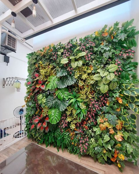 @sweetfreya_verticalwallgarden on Instagram: “Today #VerticalWallGarden #Plantwall #HomeImprovement #HotelGarden #RestoGarden #ResortGarden #PlantFoliage #MonsteraWall…” Garden Wall Designs, Vertical Garden Design, Vertical Garden Wall, Beauty Room Design, Sunroom Designs, Salon Suites, Wall Garden, Living Wall, Balcony Garden