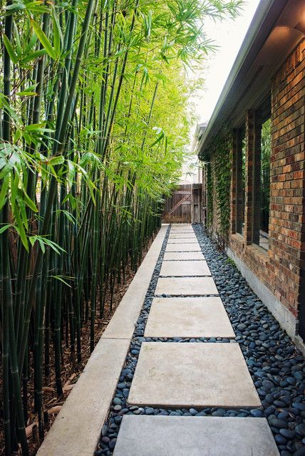 Cheap Landscaping Ideas, Side Yard Landscaping, Outdoor Walkway, Pathway Landscaping, Small Front Yard Landscaping, Small Front Yard, Backyard Privacy, Casa Country, Stone Pathway