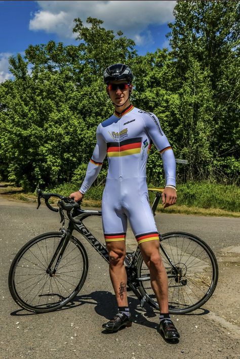 Cyclist Outfit, Cycling Lycra, Cycling Attire, Bike Outfits, Sports Attire, Lycra Men, Hunks Men, Bodybuilders Men, Bike Wear