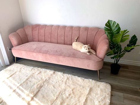 Blush Pink Bedroom Decor, Twin Girl Bedrooms, Pink Living Room Decor, Stylish Living Room Furniture, Unique Sofa, Pink Bathroom Decor, Drawing Room Interior Design, India Home Decor, Corner Sofa Design