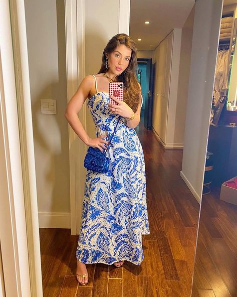 Look @oqvestir do dia! O site tá cheio de dicas de tendências atreladas à playlist do @oqvestir Beat – Alto Verão 21, feita especialmente… Lily Pulitzer, Graduation Dress, Lily Pulitzer Dress, Lily, Maxi Dress, Summer Dresses, Sun, Mariana, Lilly Pulitzer