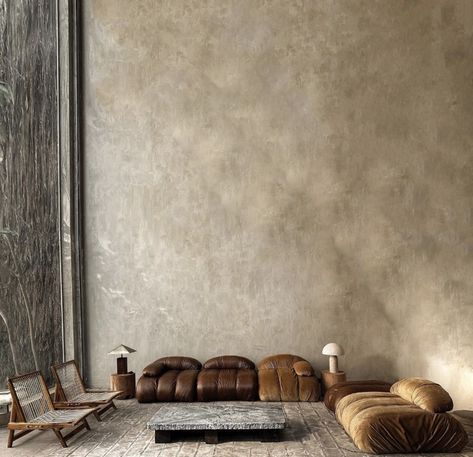 Brutalism Interior, Velvet Couch Living Room, Minimal Homes, Industrial Living Room Design, Japandi Interior, Industrial Living, Living Room Design Inspiration, Spa Design, Brutalism