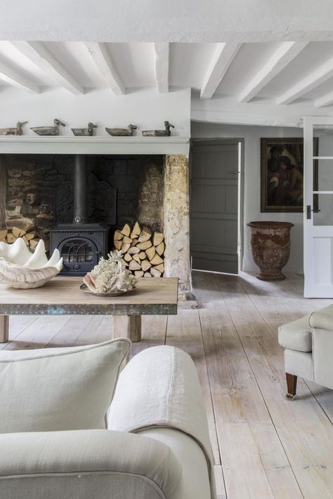 Rustic Cottage Living Room, Cotswold Cottage Interior, Emma Lewis, Muebles Shabby Chic, Cotswold Cottage, Casa Country, Interior Vintage, Cottage Living Rooms, Cottage Interior