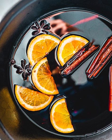 Drink For A Crowd, Mulled Wine Slow Cooker, Best Mulled Wine Recipe, Spiced Wine Recipe, Hot Alcoholic Drinks, Homemade Mulled Wine, Mulled Wine Spices, Mulled Wine Recipe, Apple Cider Cocktail