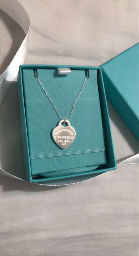 Tiffany And Co Necklace Aesthetic, Collar Tiffany & Co, Silver Tiffany Necklace, Tiffany Silver Necklace, Big Heart Necklace, Girly Bracelets, Tiffany And Co Necklace, Tiffany And Co Jewelry, Return To Tiffany