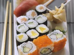 Gimbap Recipe, Sushi Pictures, Sushi Poster, Sushi Co, Strawberry Soup, Sushi Roll Recipes, Homemade Sushi, Sushi Recipes, Sushi Rice