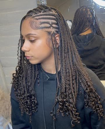 View this Snap from braids_and_beyond on Snapchat! Diva Braids With Curls, Fulani Braids With Highlights, Diva Braids Black Women, Side Part Goddess Braids, Side Fulani Braids, Short Fulani Braids With Curls, Fulani Braids Short, Brown Fulani Braids, Diva Braids