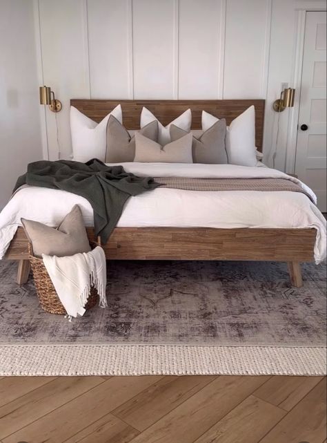 Guest Bedroom Platform Bed, Natural Organic Modern Bedroom, Primary Bedroom Ideas Wooden Bed, Guest Bedroom Wood Bed, Light Oak Furniture Bedroom, Walnut Bedframe Bedroom Ideas, Scandinavian Master Bed, Organic Minimalist Bedroom, Wood Bedframe Aesthetic