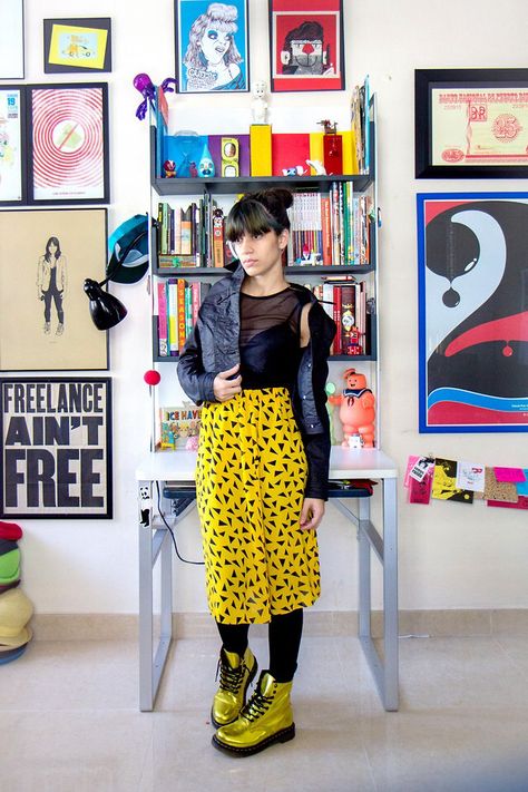 Funky Prints Outfits, Midsize Maximalist Fashion, Funky Art Teacher Outfits, Maximalist Alt Fashion, Yellow Dr Martens, Maximalist Cardigan, Eclectic Outfits, Statement Outfit, Eclectic Fashion