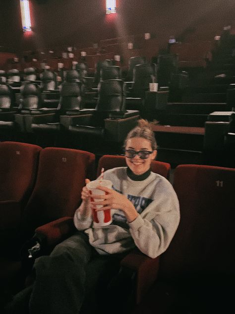 Solo Cinema Date, Cinema Date Outfit Ideas, Kino Aesthetic, Solo Movie Date, 2024 Energy, Cinema Date, Popcorn Movie, Great Date Ideas, Solo Date