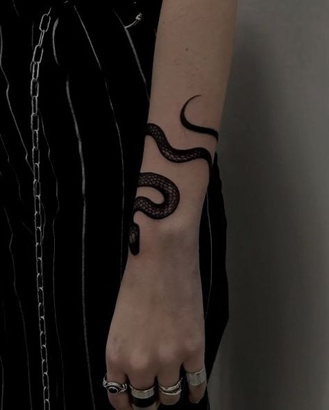 Slytherin Tattoo, Wrist Tattoos Girls, Tato Jari, Wrap Tattoo, Grunge Tattoo, Pretty Hand Tattoos, Scary Tattoos, Inspiration Tattoos, Wrist Tattoos For Women