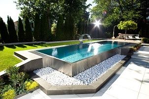 Our blog looks at why you should invest in a stainless steel pool. Piscina Terrazzo, Overflow Pool, Ideas De Piscina, Moderne Pools, Swimming Pool Construction, Residential Pool, Pools Backyard Inground, Pool Finishes, Luxury Swimming Pools