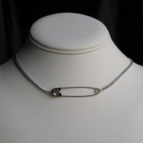 Choker 90s, 90s Choker, Pin Necklace, Safety Pin Jewelry, Hanging Necklaces, 90's Grunge, 90s Grunge, Pin Jewelry, Choker Necklaces