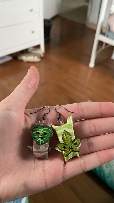 Link Botw Earrings, Zelda Botw Jewelry, Zelda Jewelry Diy, Legend Of Zelda Gift Ideas, Legend Of Zelda Earrings, Legend Of Zelda Outfits, Zelda Clay Ideas, Zelda Pottery, Zelda Inspired Outfits