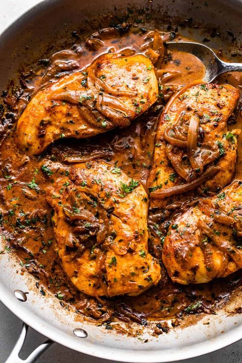 Baked Boneless Chicken Breast, Chicken With Gravy, Smothered Chicken Recipes, Grilled Chicken Breast Recipes, Chicken Gravy Recipe, Chicken Breast Slow Cooker, Smothered Chicken, Easy Chicken Breast, Ground Chicken Recipes